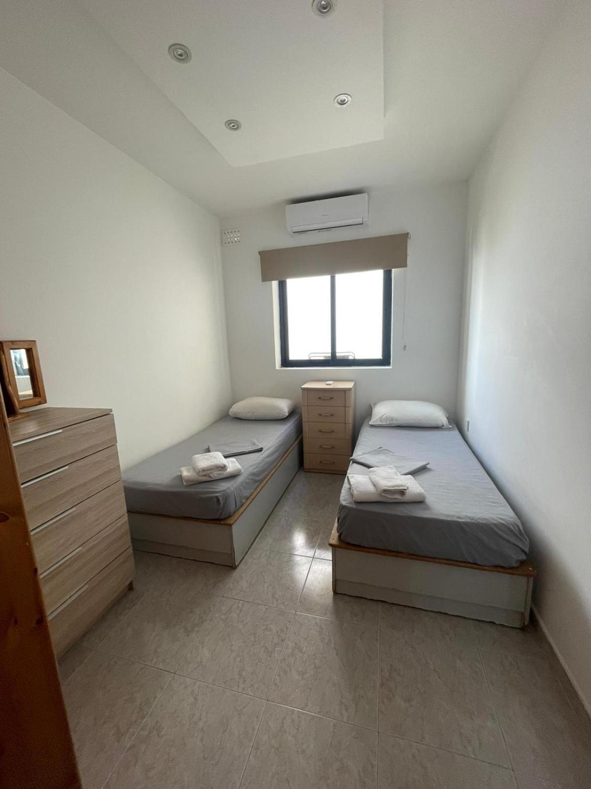 No 6 Poseidon Apartment Saint Julian's ภายนอก รูปภาพ